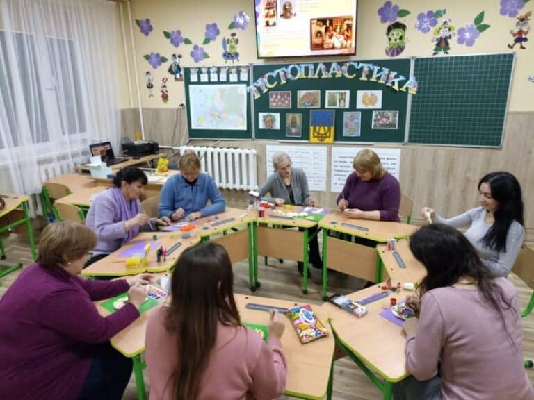 Соледарців у Дніпрі та Кам’янському запрошують на воркшоп з тістопластики: робитимуть артоб’єкти (деталі)