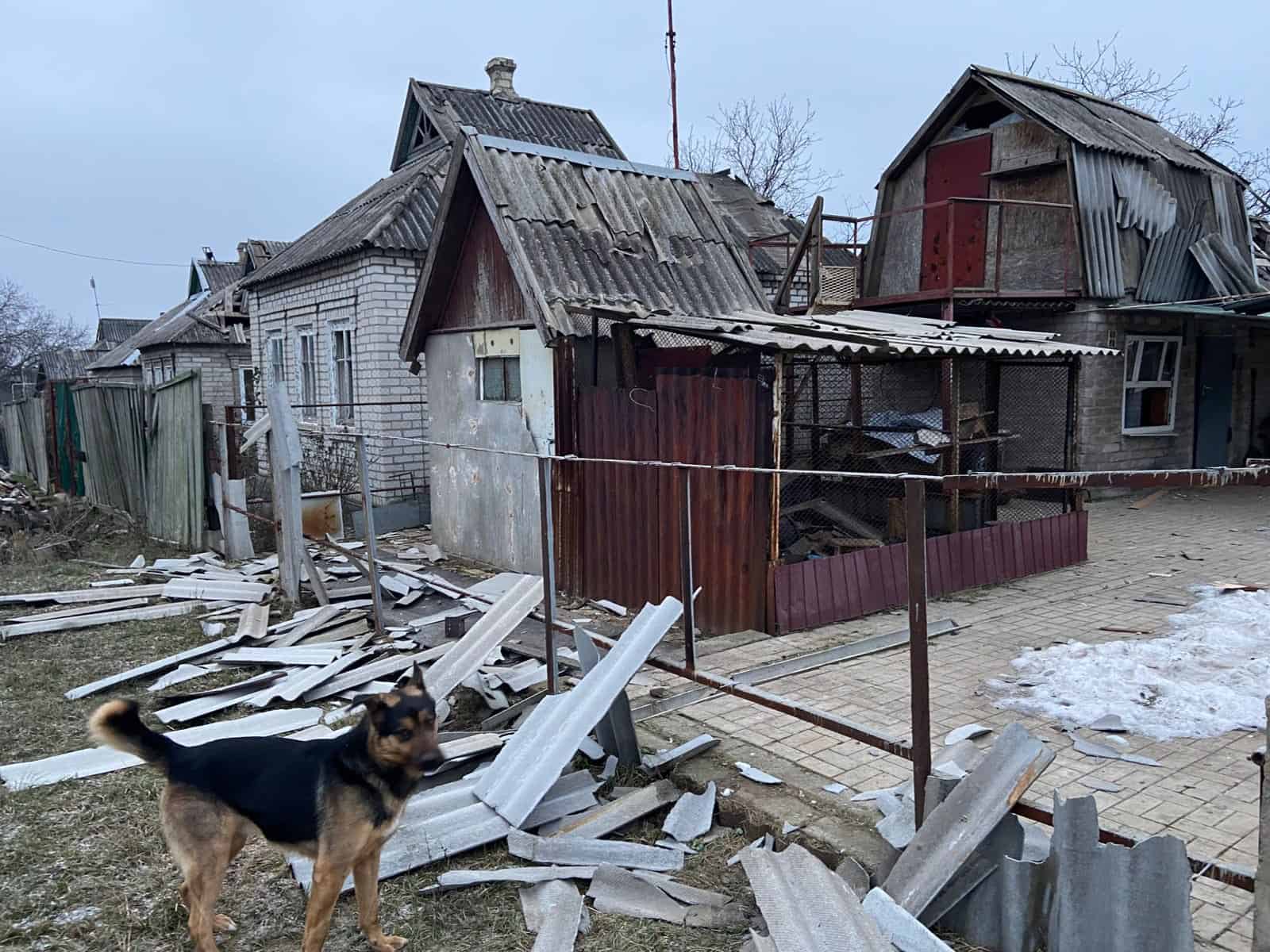 Наслідки авіаудару по Краматорську 13 січня — пошкоджена житлова забудова після влучання ФАБ