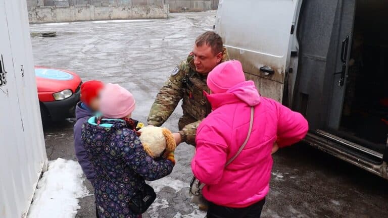 Еще около 300 детей должны эвакуировать из Николаевской громады: согласны ли они уезжать (детали)