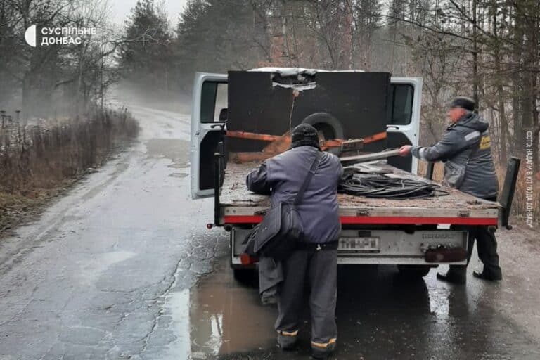 Росіяни вдарили дроном по автівці працівників “Води Донбасу” поблизу Слов’янська: один комунальник загинув
