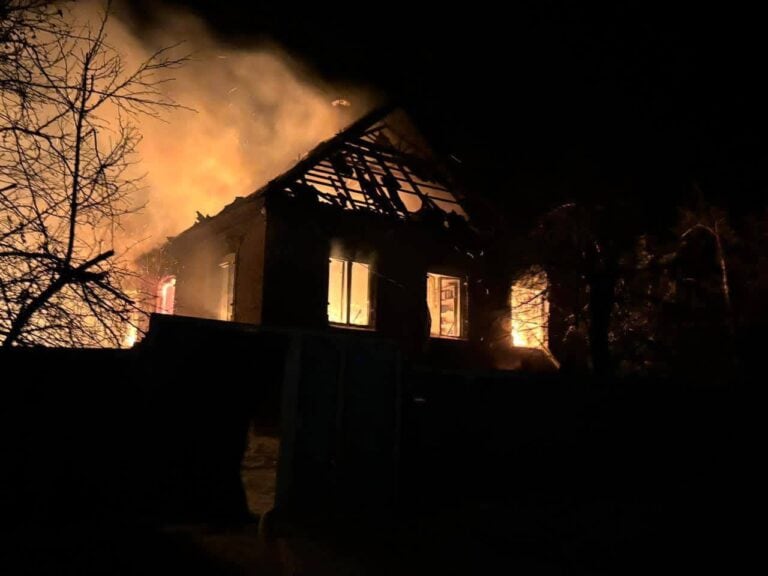 Пожарное депо и шесть домов пострадали ночью в Краматорске из-за удара дроном: что известно