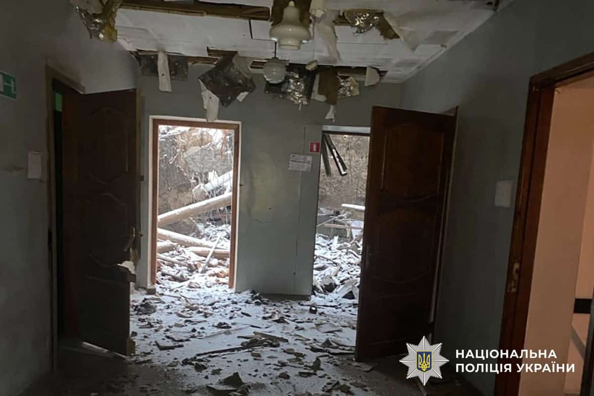 Пошкоджені будинки та підприємство у Дружківці внаслідок російських атак дронами