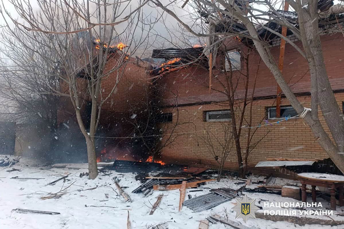 Наслідки удару FPV-дрона по цивільному авто в Миколаївці на Донеччині