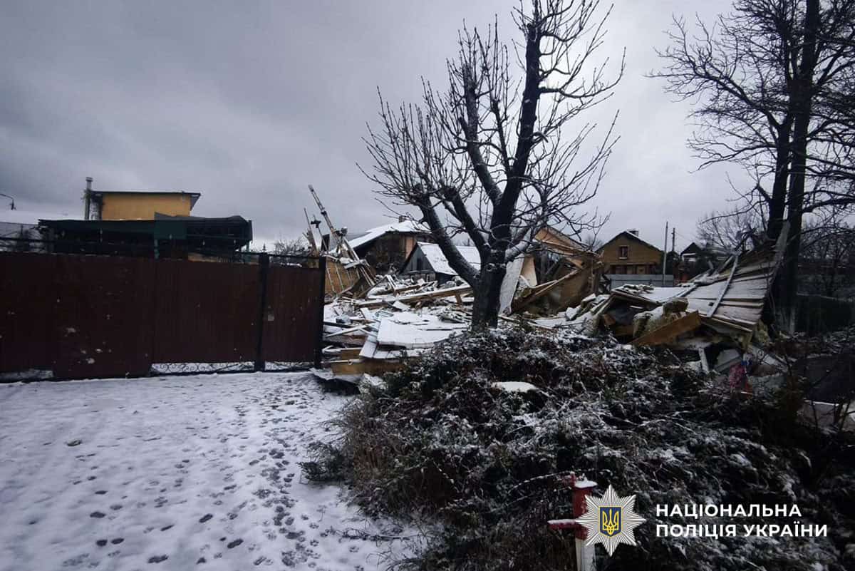 Пошкоджені житлові будинки у Добропіллі після скидання авіабомб російськими військами