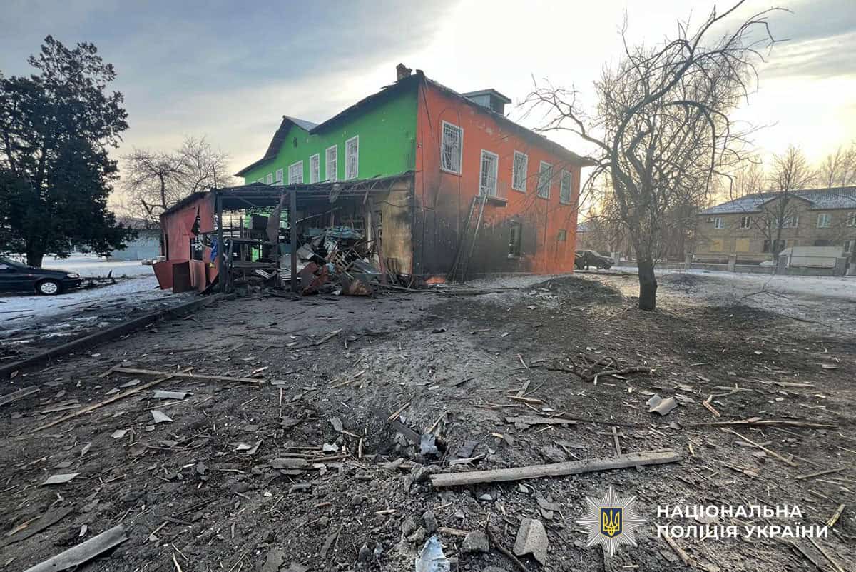 Пошкоджені житлові квартали внаслідок обстрілів російських військ на Донеччині