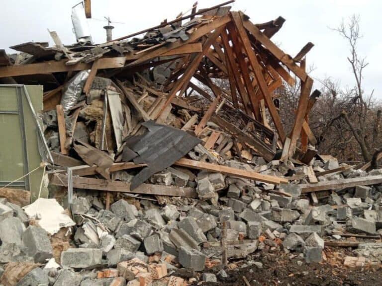 Российские войска атаковали Яровую в Лиманском районе: погибли двое мужчин, ранены две женщины