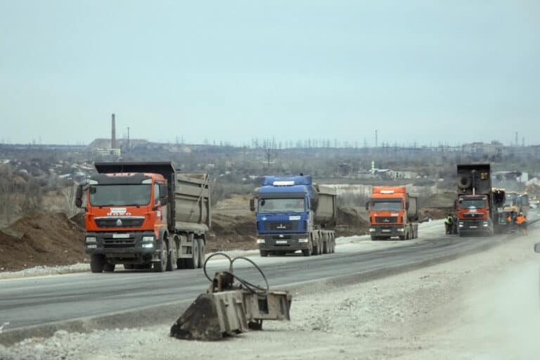 Оккупанты строят объездную дорогу вблизи Мариуполя: что известно