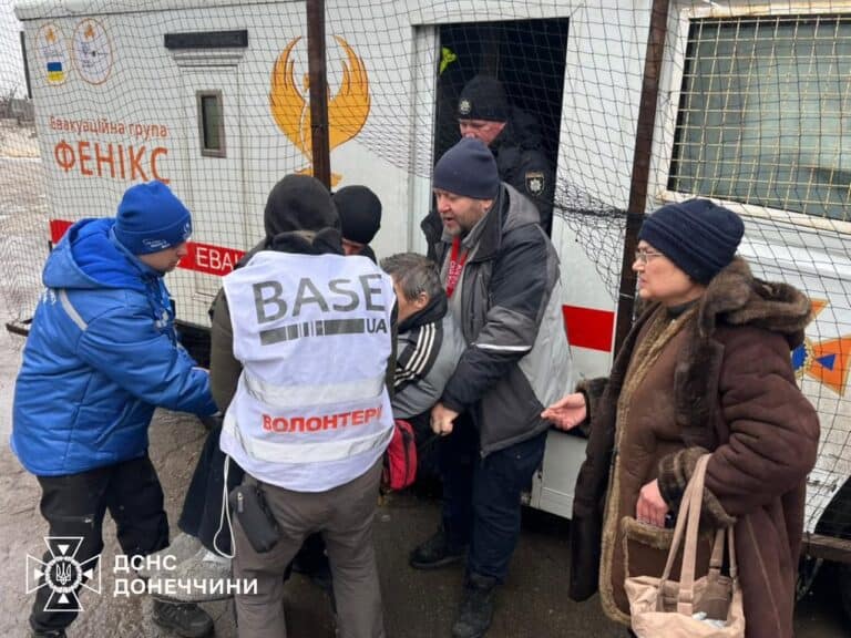 Из прифронтовой Дружковки эвакуировали еще семерых человек, среди них — маломобильный мужчина