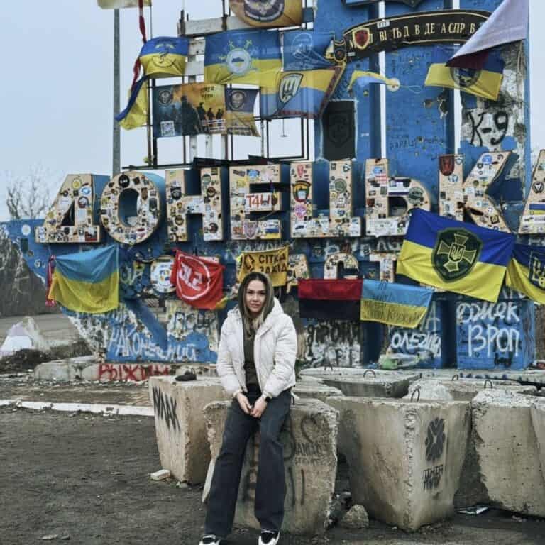 Потеряла друга и дом, но продолжает сборы для военных. История волонтерки Алины Сухомлин с Донетчины