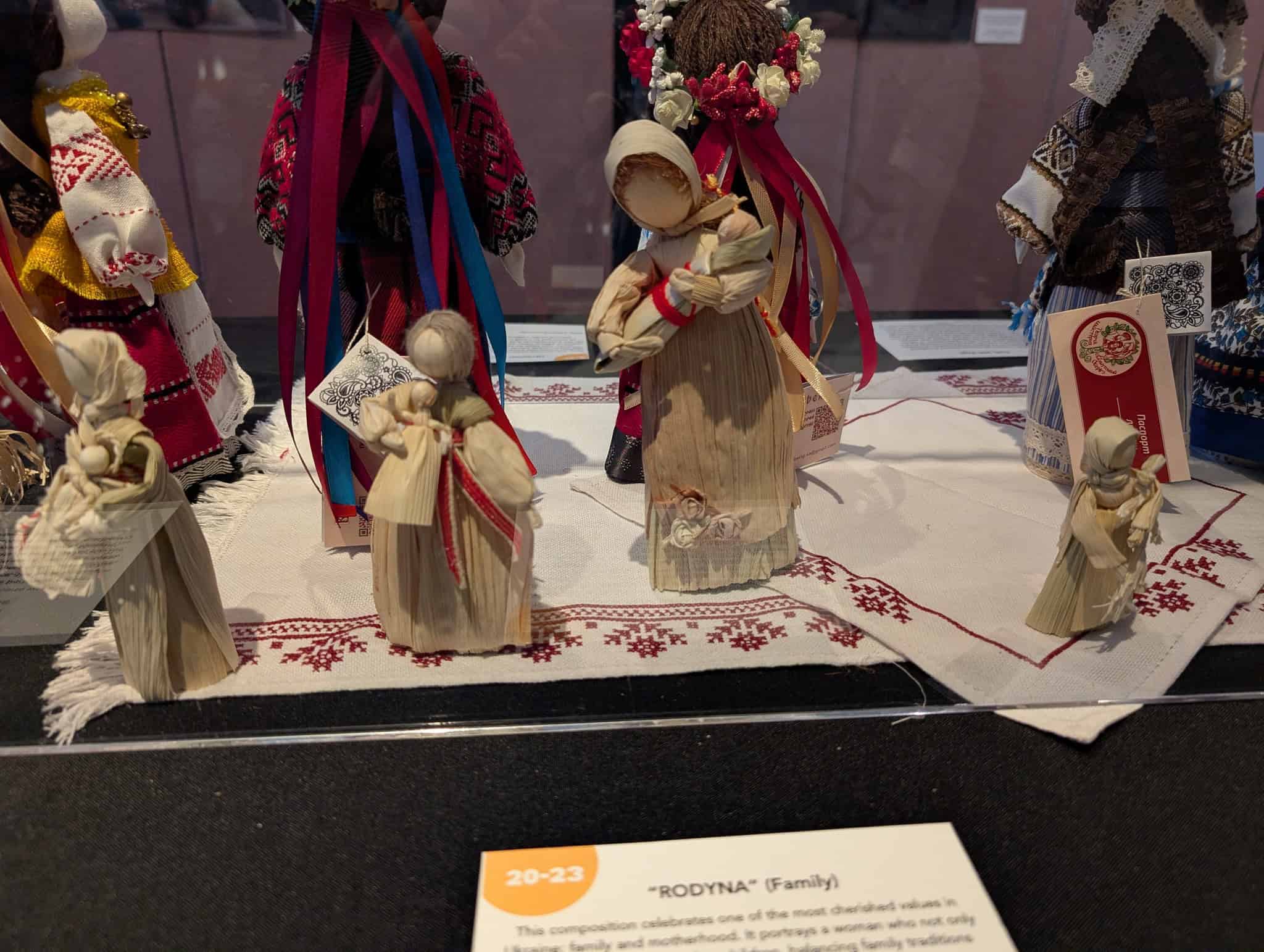 У Нью-Йорку показували ляльки-мотанки бахмутських майстринь