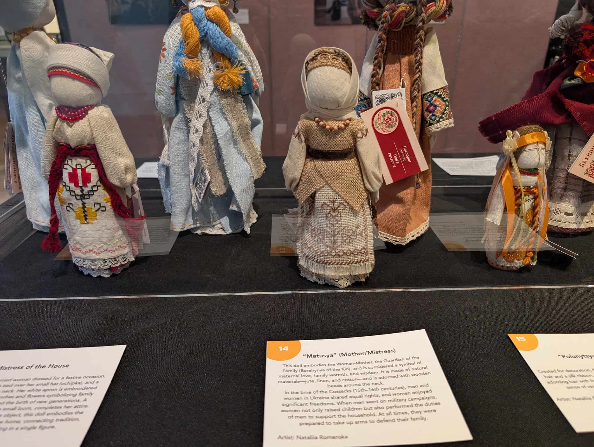 У Нью-Йорку показували ляльки-мотанки бахмутських майстринь