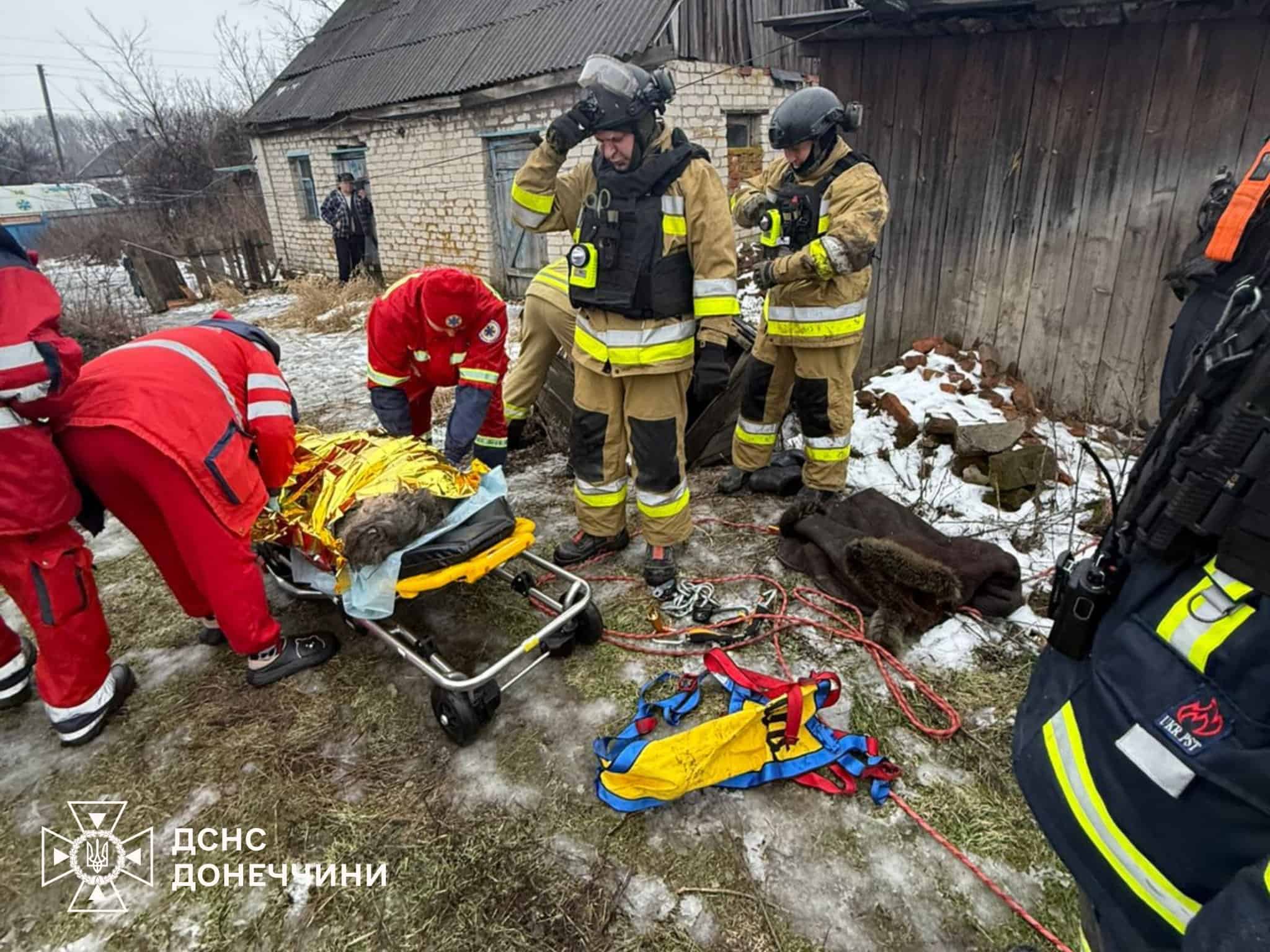 У Краматорському районі врятували жінку, яка впала в 10-метровий колодязь