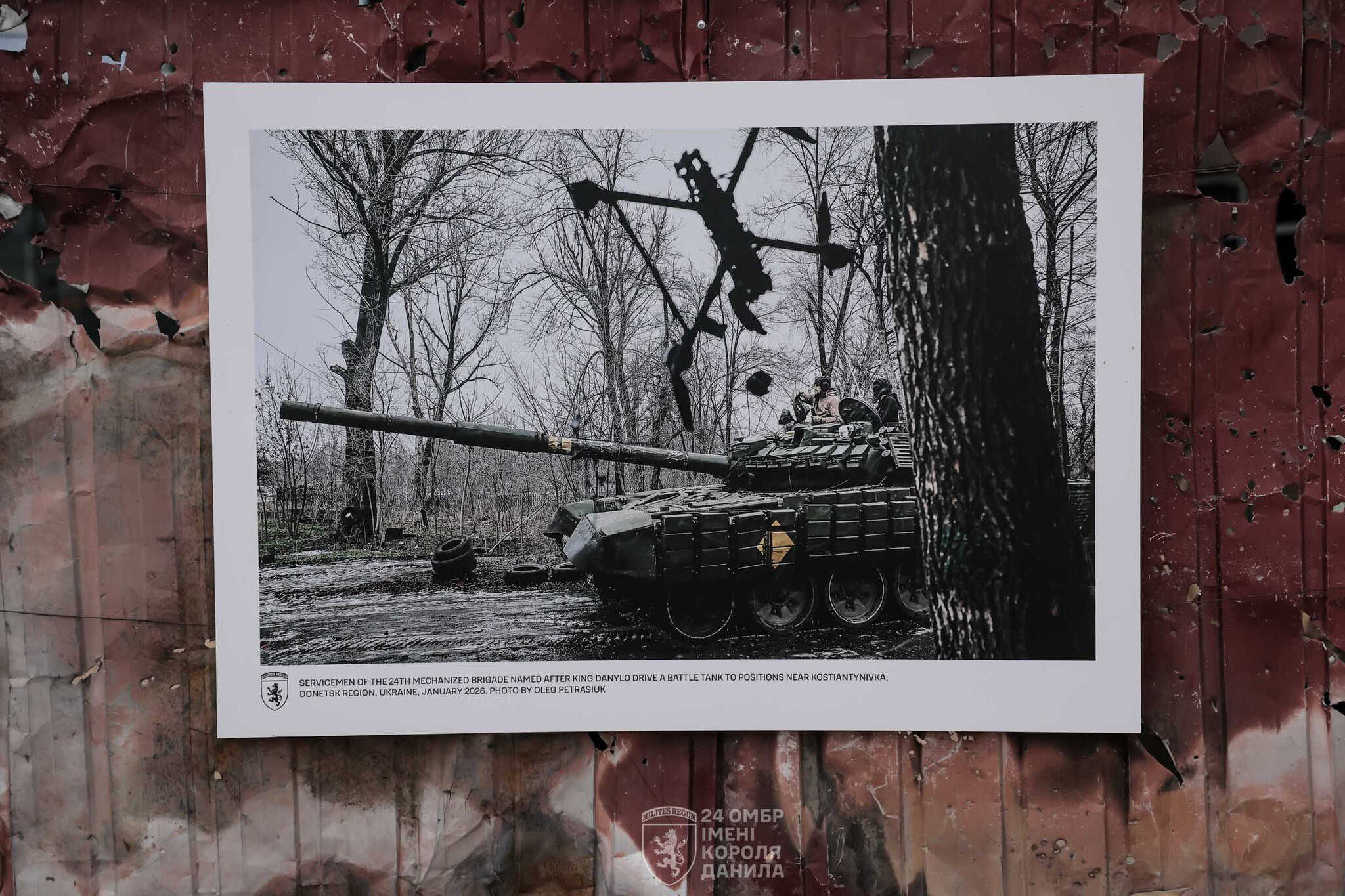 У Вільнюсі відкрили фотовиставку-інсталяцію "Вогнетривкі", присвячену обороні Часового Яру