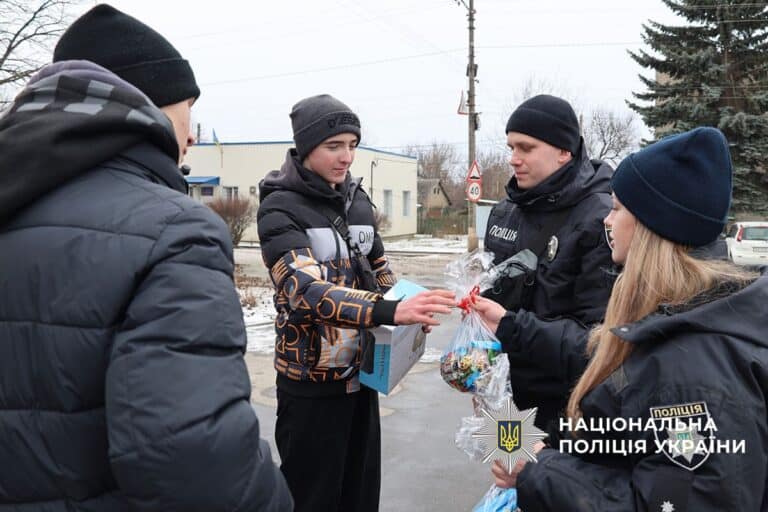 Двоих четырнадцатилетних парней из Краматорской громады отметили подарками за обнаружение беспилотника россиян