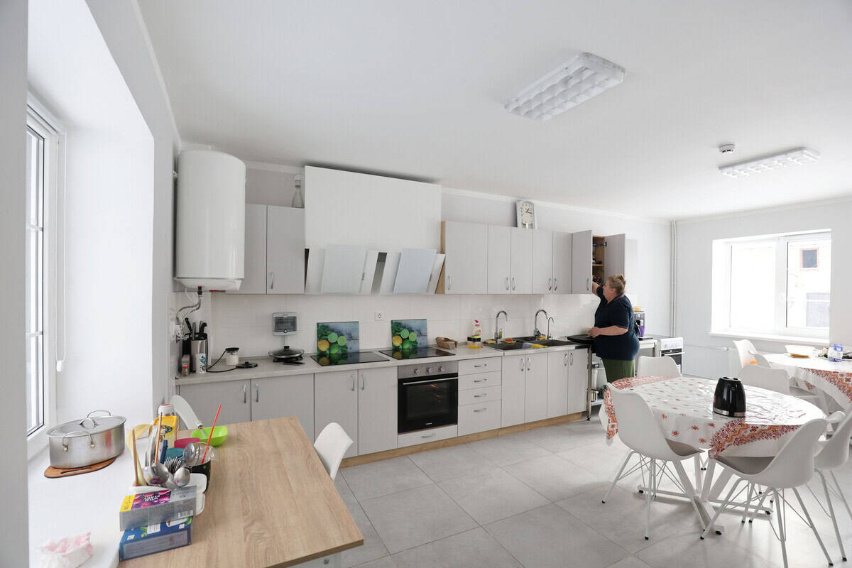 У Львові облаштували тимчасове житло для переселенців: які там умови