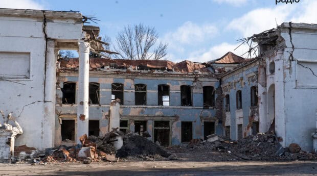 Серед слідів обстрілів ще жевріє життя: який вигляд має Дружківка в лютому 2026 року (фоторепортаж)