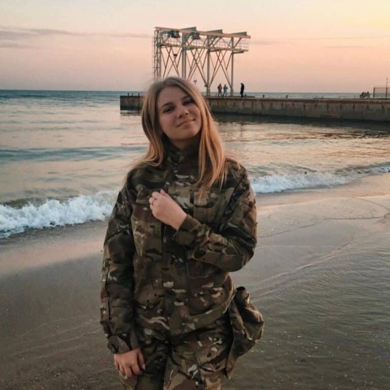 Отказалась выходить из Азовстали без любимого: почтим память защитницы Мариуполя из Урзуфа Анастасии Куницкой