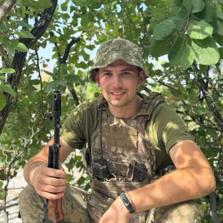 “Последним сообщением было «Я люблю тебя»”: вспомним защитника из Черниговской области Артема Лебедя
