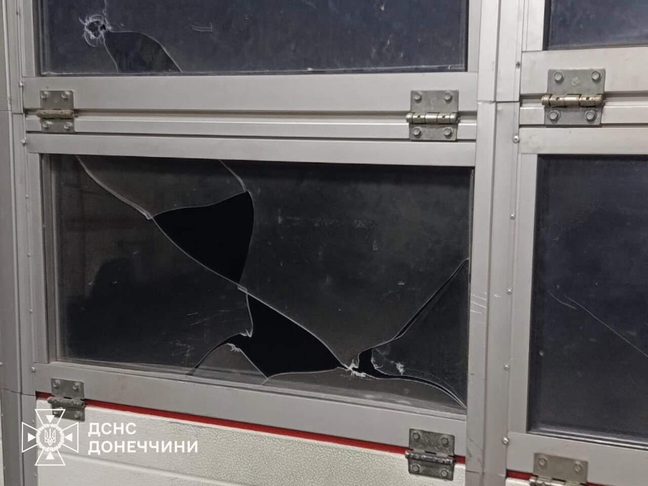 Удар российских войск по Николаевке: повреждение фасада пожарной части