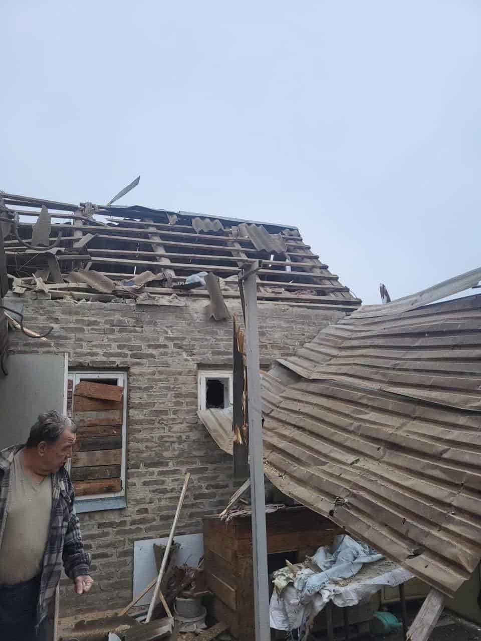 Наслідки обстрілу у приватному секторі Краматорська, де поранені чоловік і жінка