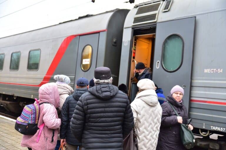 Оккупационные власти планируют до лета запустить электричку между Донецком и Мариуполем
