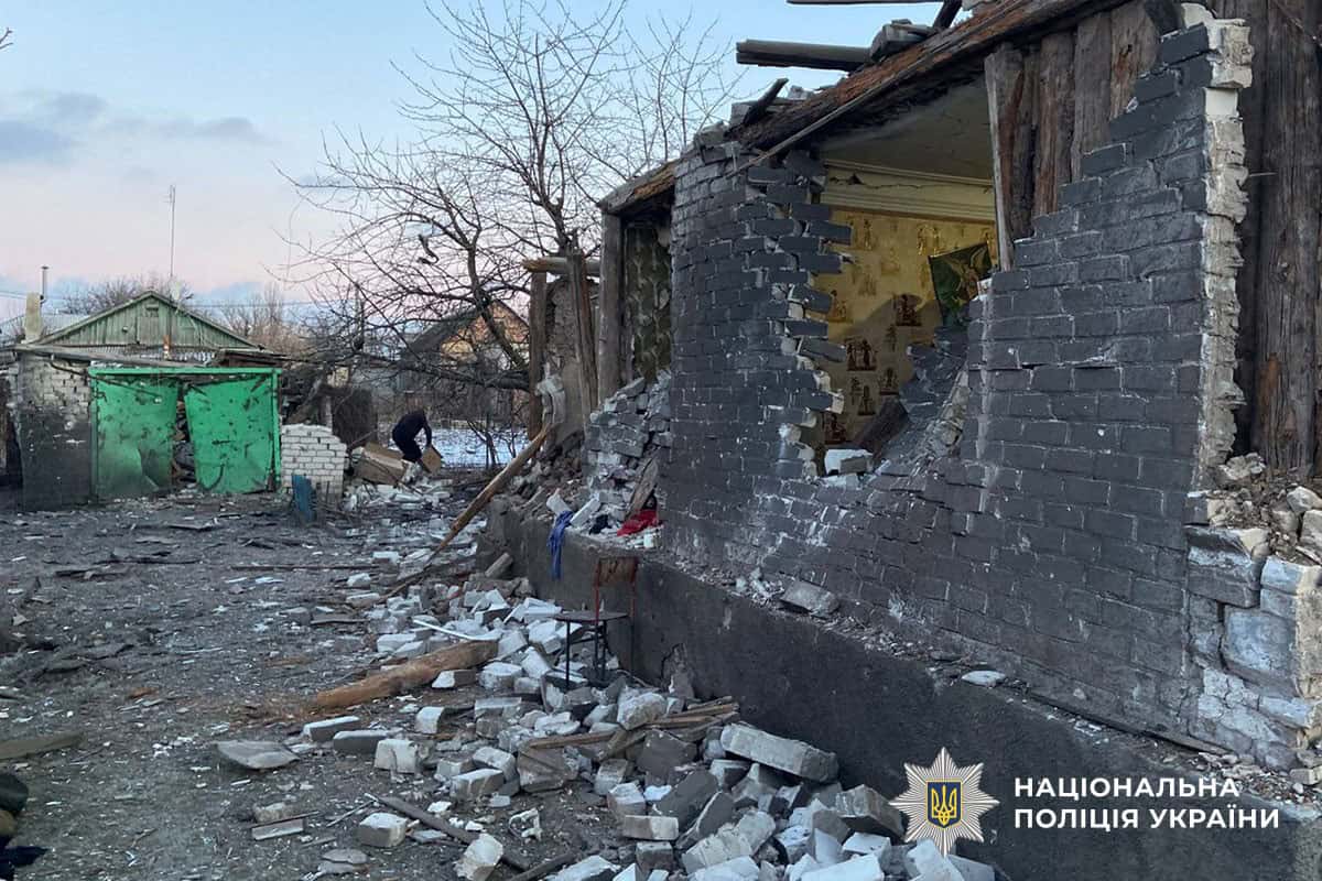 Последствия обстрела Краматорска дронами: разрушенные дома, АЗС и гражданские автомобили