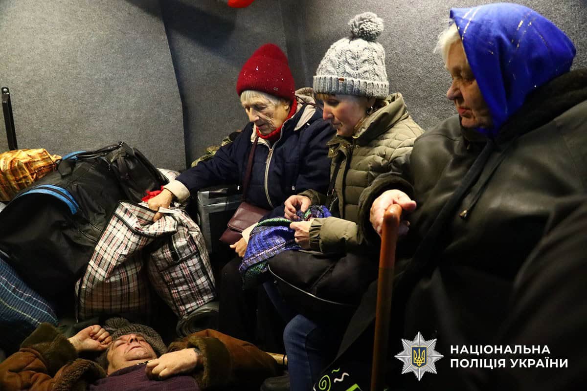 Із прифронтової Дружківки евакуювали ще трьох маломобільних людей