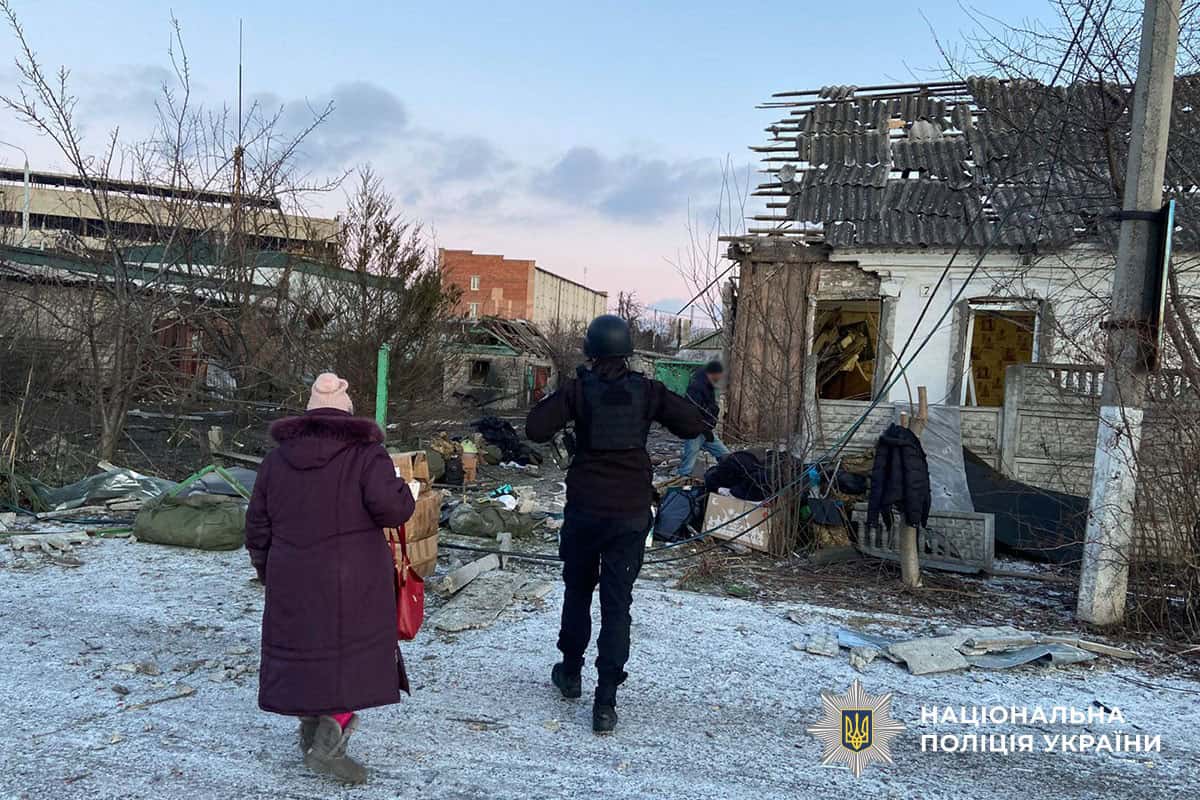 Пошкоджені житлові будинки у Дружківці після авіаудару російських військ 9 лютого