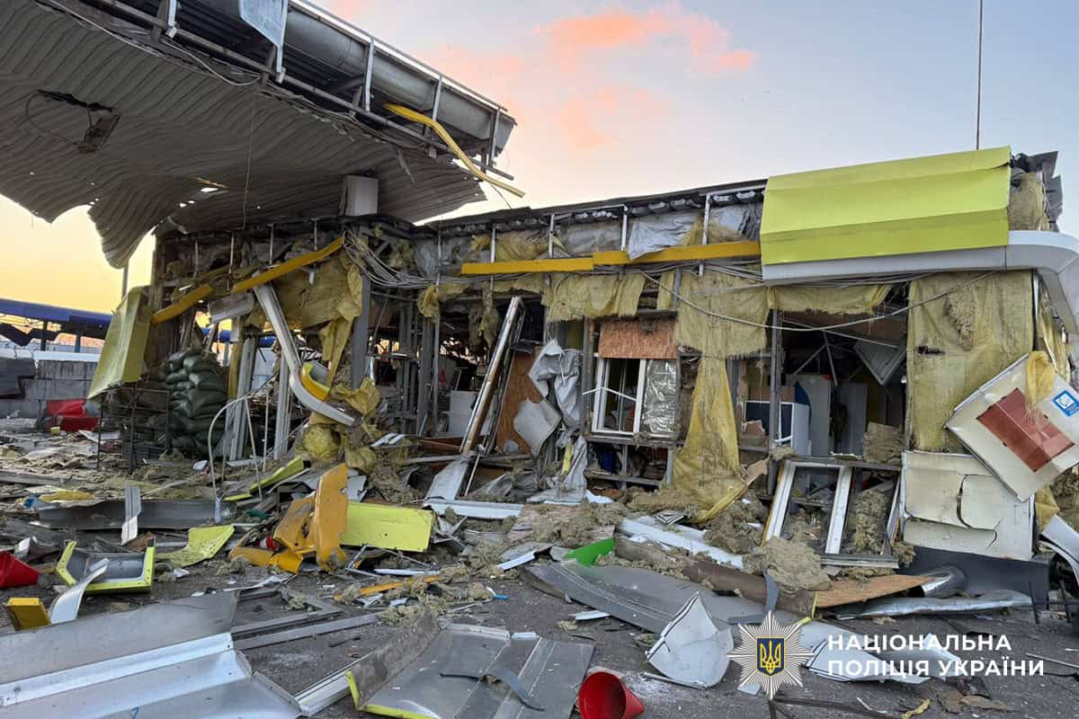 Разрушенный объект инфраструктуры в Николаевке в результате российской атаки