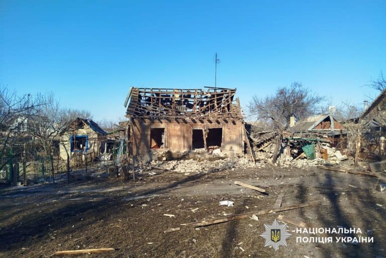 Загинули восьмеро, поранена 21 цивільна людина: як минуло 4 лютого на Донеччині (ЗВЕДЕННЯ)