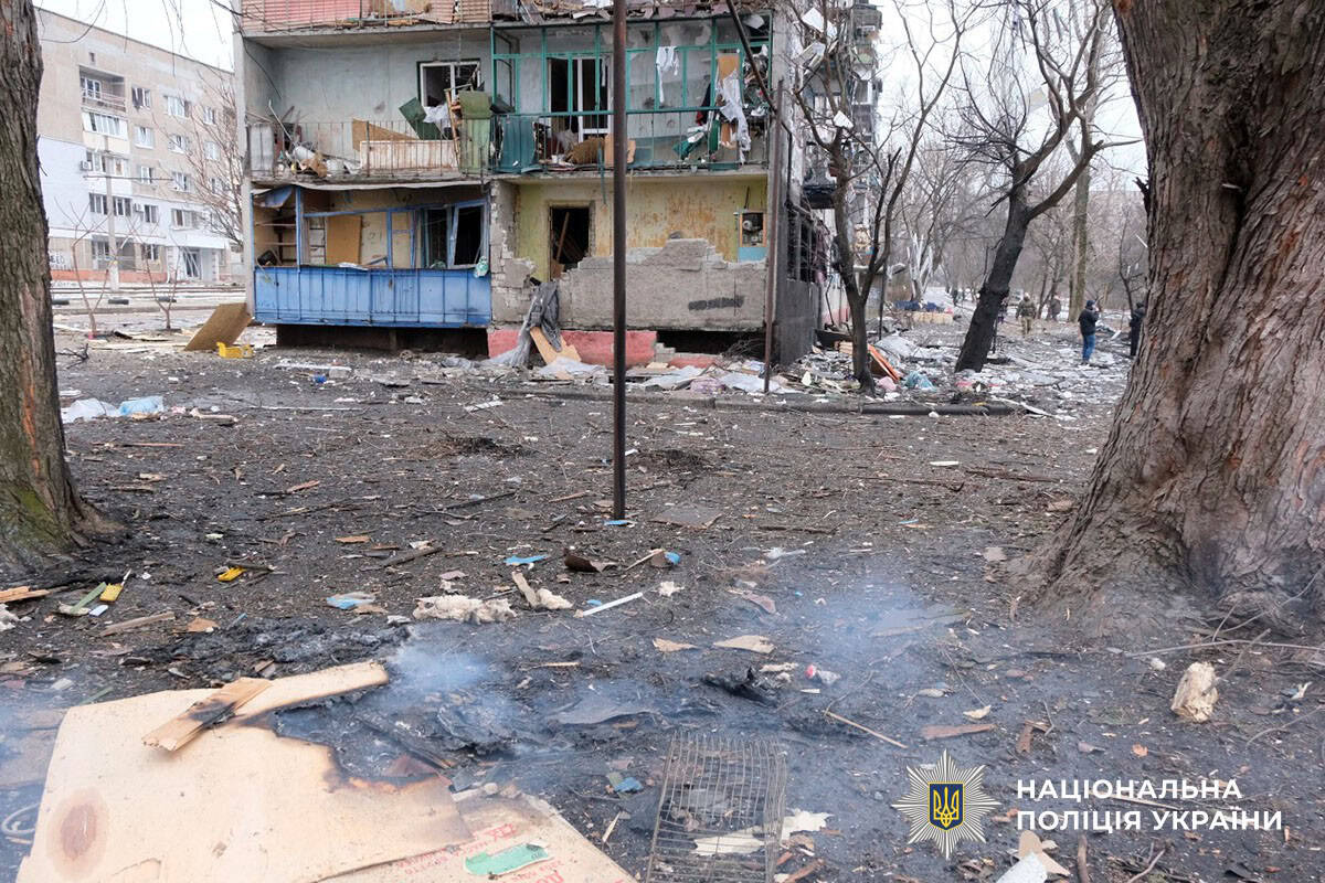 Последствия авиаудара по Краматорску 12 февраля 2026 года - повреждены многоквартирные дома и автомобили