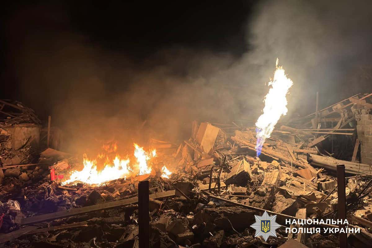 Разрушенный частный дом в Краматорске после попадания российской авиабомбы