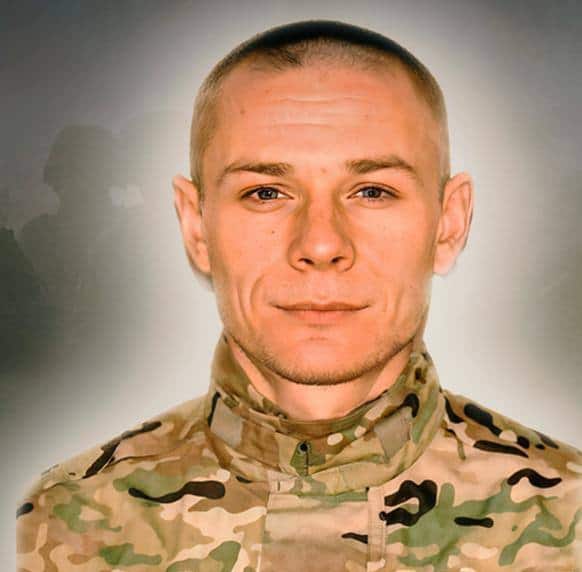 “Был ответственным, прямолинейным и честным”: почтим память защитника Мариуполя Артема Шарипова
