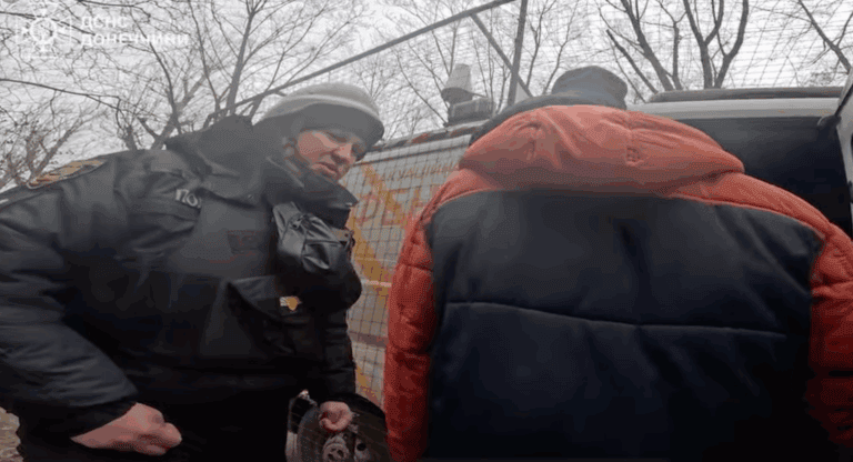 Приехал с мамой на поиски отца — потерял обоих: из Дружковки эвакуировали подростка, который остался без родителей