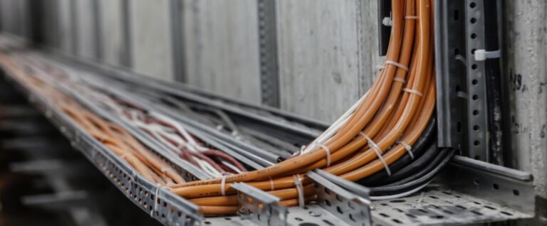 Жителя Донецка подозревают в обеспечении связью тюремной службы при оккупантах: детали дела