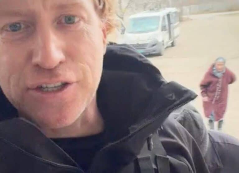 Волонтеры вывезли девять гражданских лиц и нескольких собак и кошек из прифронтовой Алексеево-Дружковки