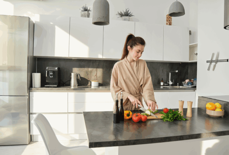 Как скинали для кухни повышают функциональность и эстетику пространства