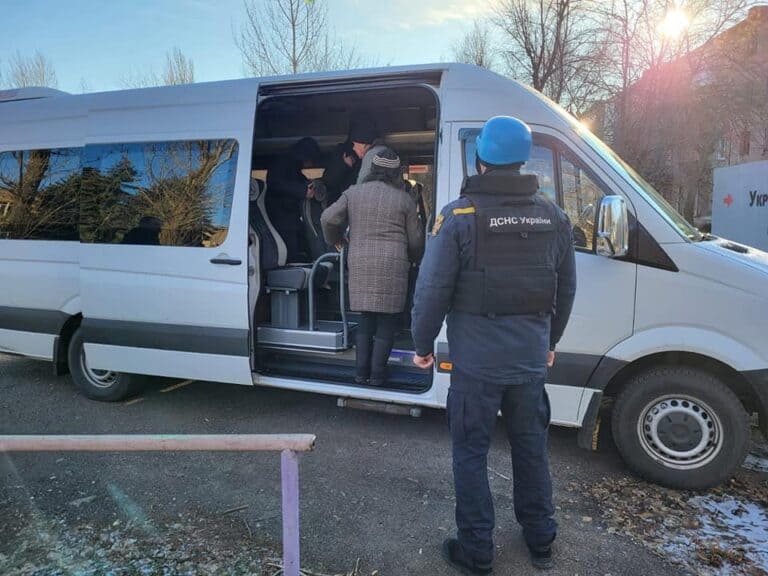 “Пролиска” приостанавливает вывоз из отдельных районов Донетчины после удара дрона по эвакуационному автомобилю, — руководитель организации