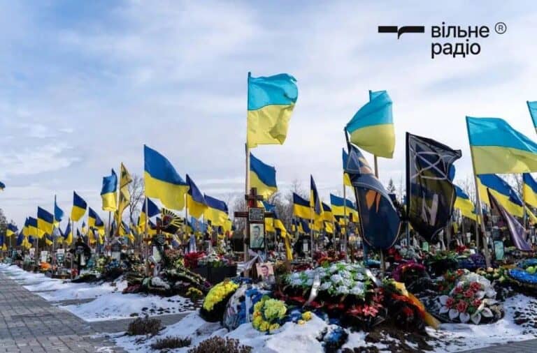 Для поховань у Краматорській громаді хочуть закупити 2800 хрестів і майже стільки ж вінків