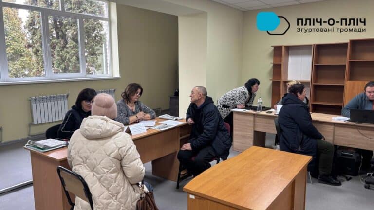 Мобільні ЦНАПи замість хабів: як Лиманська громада допомагає переселенцям у різних містах