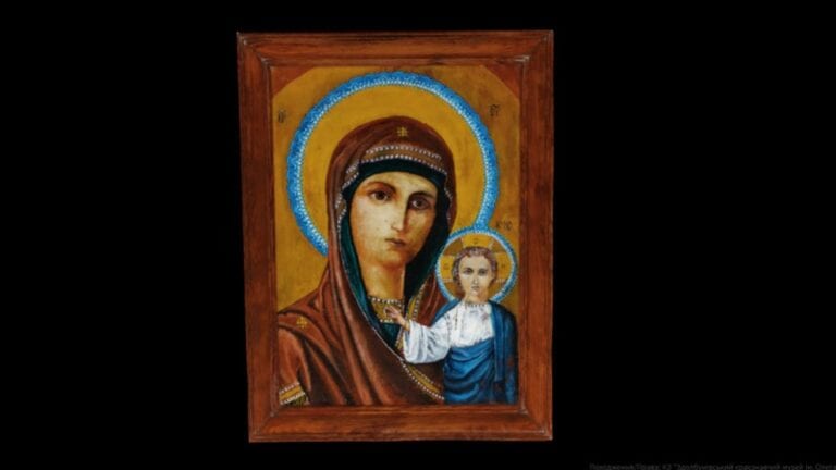 В Здолбуновском музее оцифровали вывезенную из руин монастыря Сердца Христова на Донетчине икону (детали)