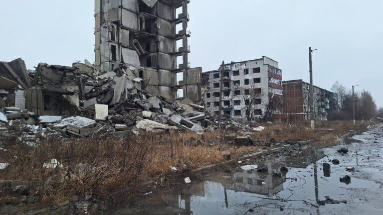 Російська армія залучила резерви, щоб повністю захопити Покровськ, Мирноград та село Удачне: яка тут ситуація