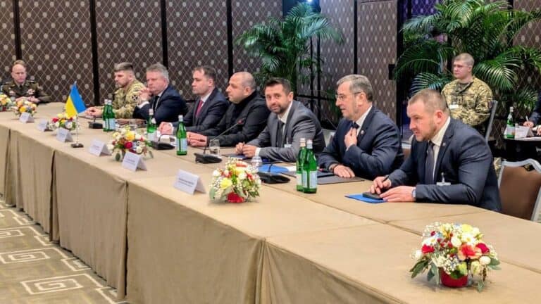 Мирные переговоры между Украиной, Россией и США между «на паузе», но обмены пленными продолжатся, — пресс-секретарь Путина