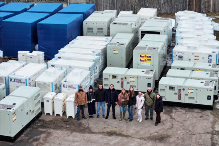 Гуманітарний фонд Сергія Притули передає чергові 104 генератори загальною потужністю 14,6 МВт для об’єктів критичної інфраструктури України в межах кампанії “SOS Kyjev” від Dárek pro Putina