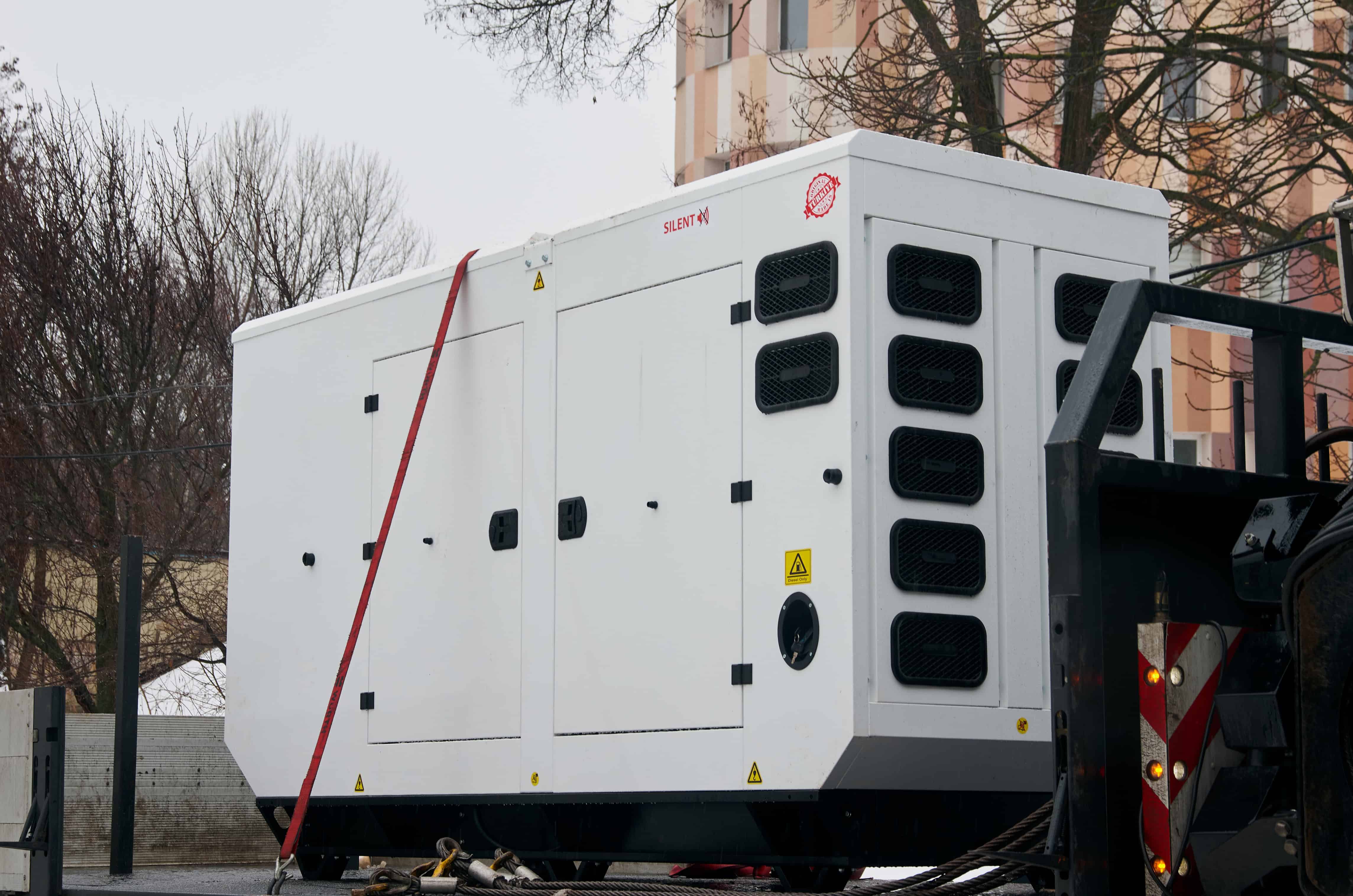 Гуманітарний фонд Сергія Притули передає 104 генератори для об'єктів критичної інфраструктури України в межах кампанії "SOS Kyjev" від Dárek pro Putina