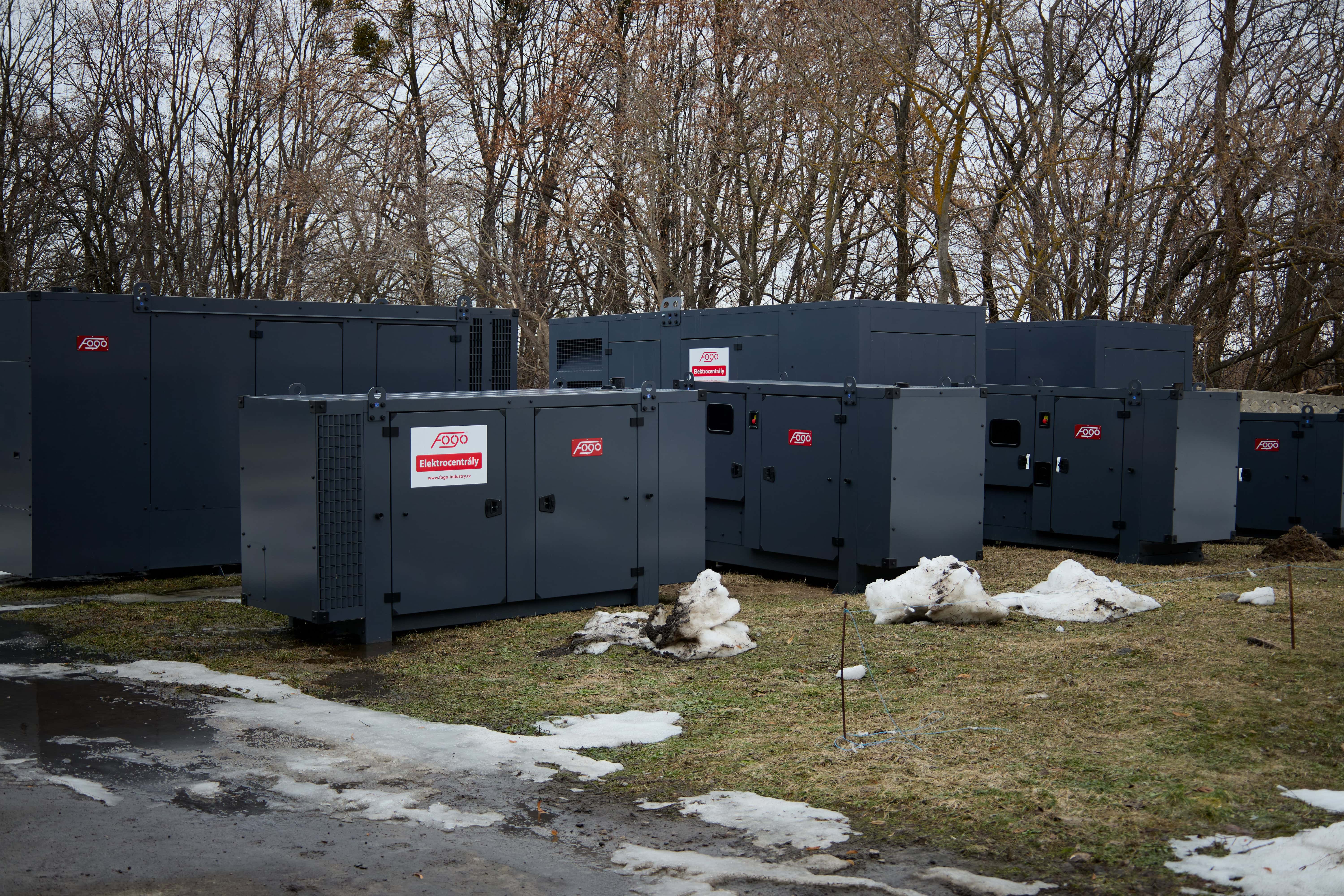 Гуманітарний фонд Сергія Притули передає 104 генератори для об'єктів критичної інфраструктури України в межах кампанії "SOS Kyjev" від Dárek pro Putina