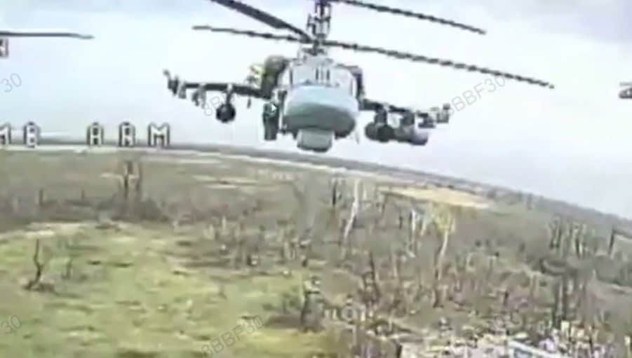 FPV-дрон знищує російський гелікоптер Ка-52 на Покровському напрямку