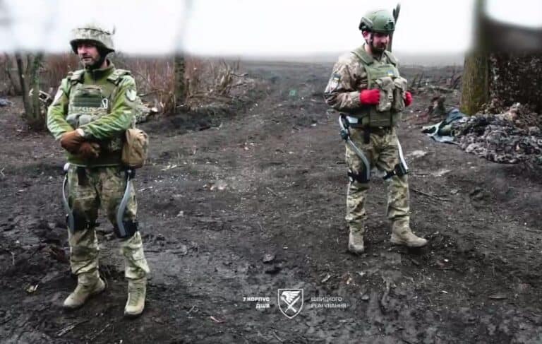 Украинские десантники начали тестировать экзоскелеты на боевых позициях: что известно