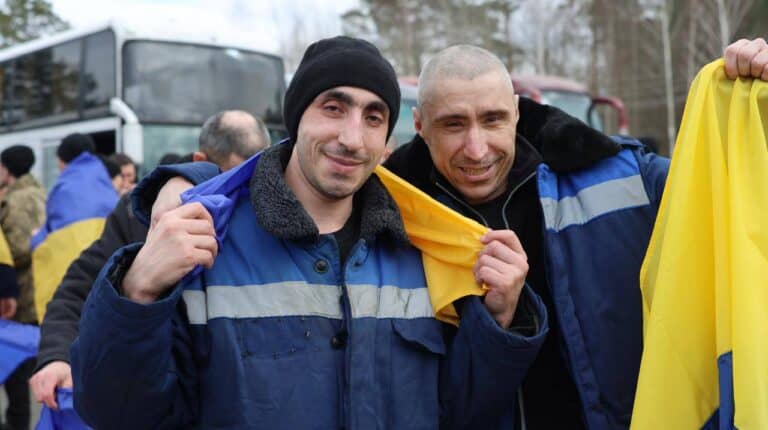 З російської неволі повернули 300 полонених військових та двох цивільних громадян: пройшов другий день обміну