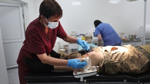 Військові та люди з інвалідністю внаслідок війни можуть безкоштовно полікувати шрами: як отримати допомогу у 2026 році